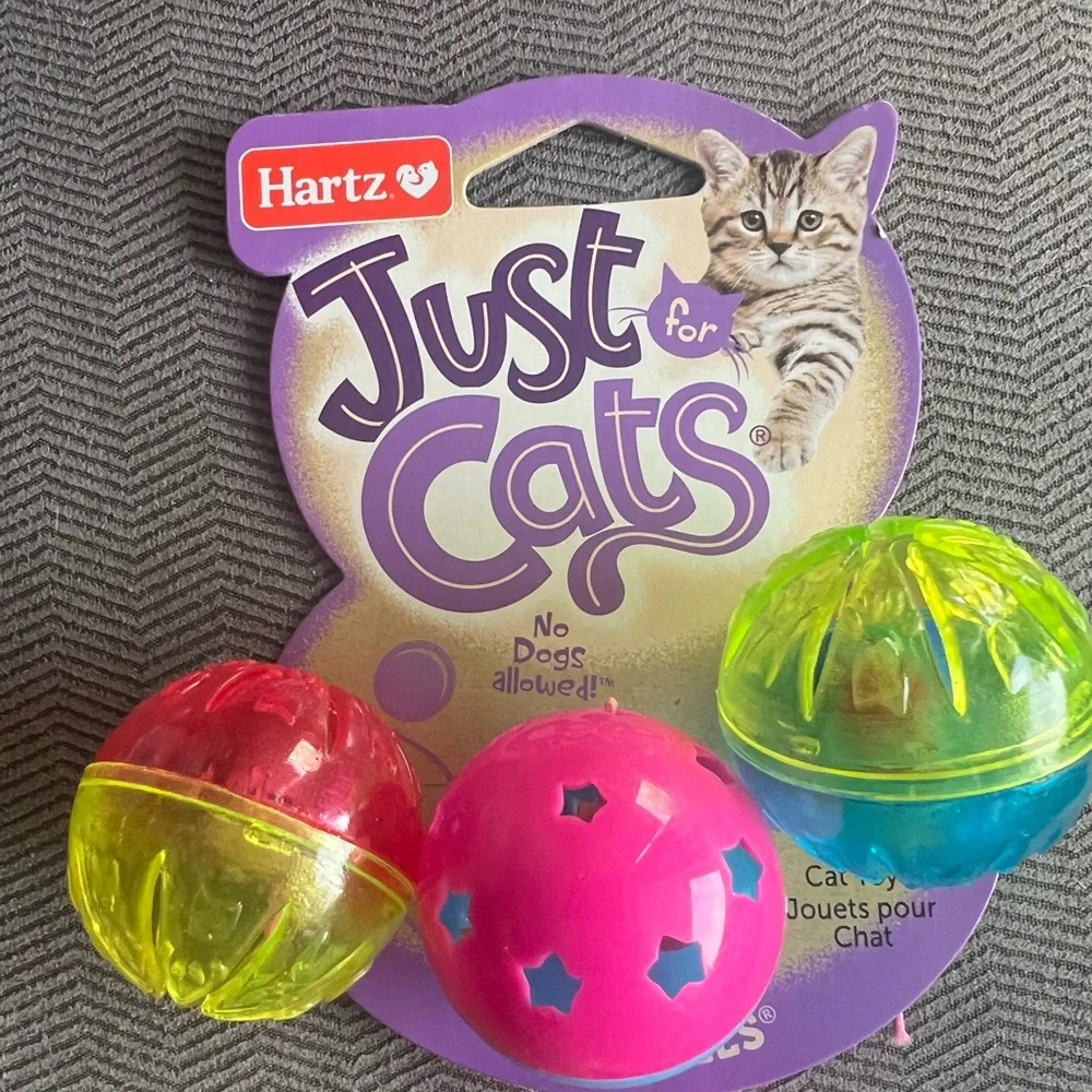 Brand New Hartz Just for Cats Bizzy Balls